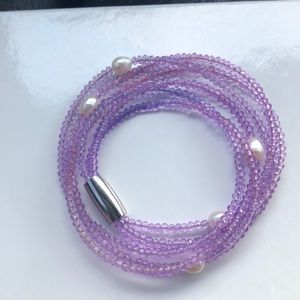 Vantel pearl lilac bracelet.